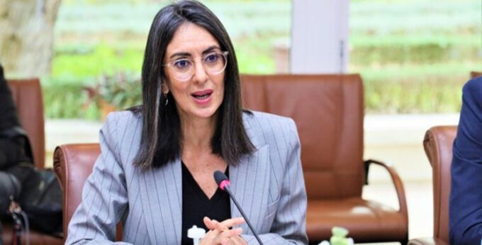 Ministre de l'Économie et des Finances Nadia Fettah présentant le bilan de l'aide sociale directe au Maroc