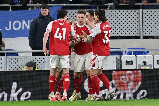 Arsenal players celebrating victory over Everton