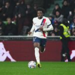 Un joueur blessé sur le terrain de football