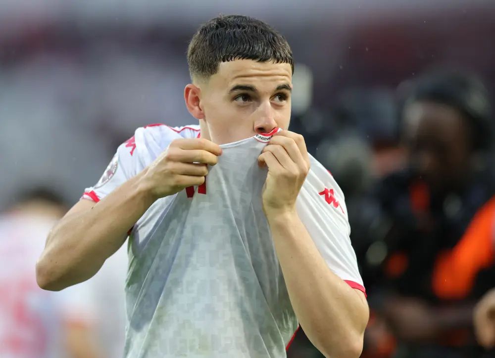 Joueurs de football célébrant un but lors d'un match de la CAN 2025