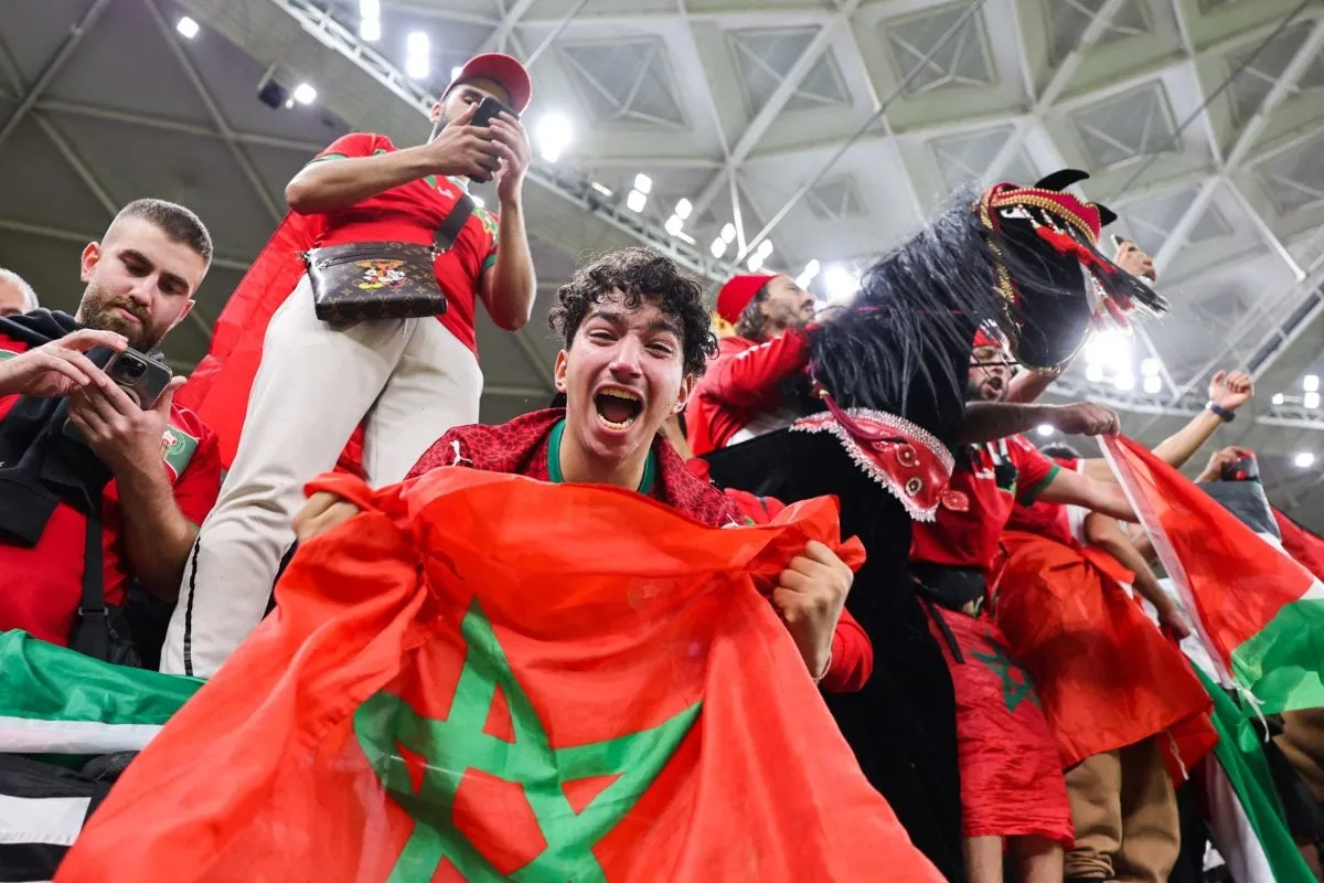 Les supporters marocains dans une fan zone de la CAN 2025.