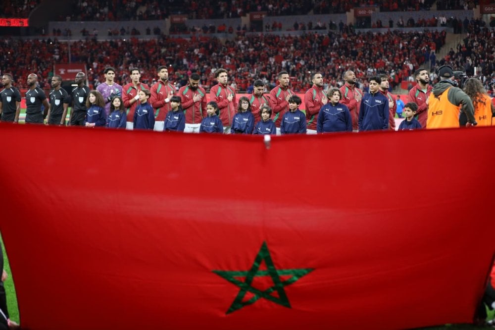 L'équipe du Maroc entonnant l'hymne national avant le match contre la Zambie à la CAN 2025.