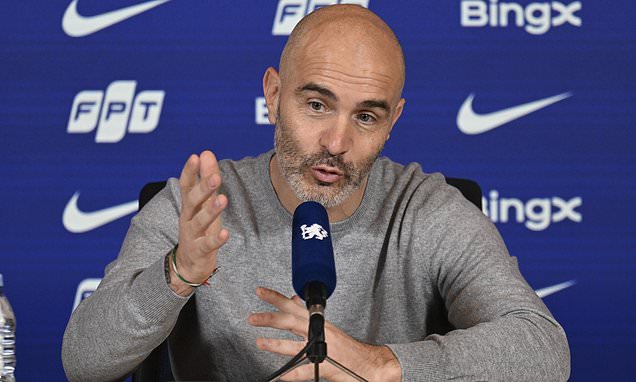 Chelsea FC manager Enzo Maresca on the touchline.