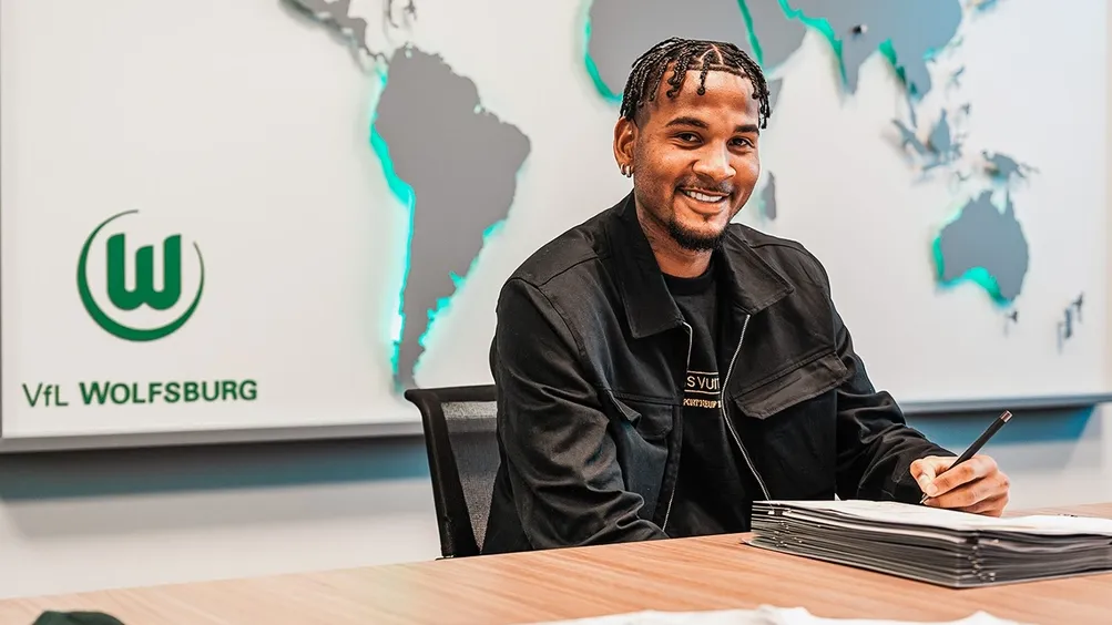 Cleiton in action for Flamengo.