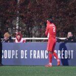 Un joueur en train de recevoir un carton rouge.