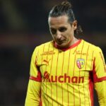 Les joueurs de Lens en action sur le terrain.