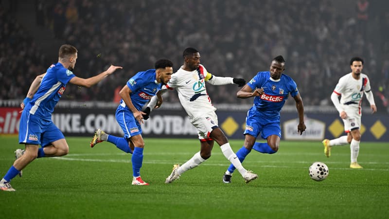 L'équipe du Paris Saint-Germain en action contre le Vendée Fontenay Foot.
