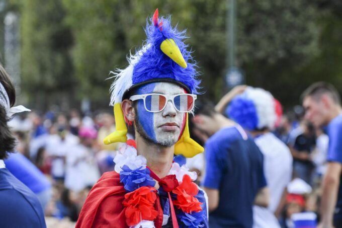 Supporters dans une fan zone payante