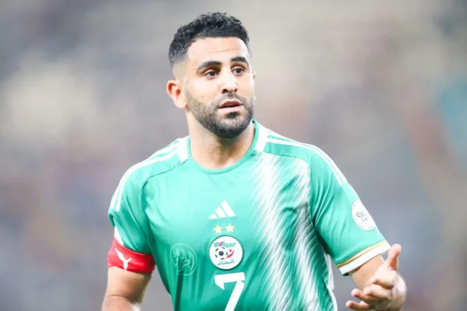 Texte Alt : L'Algérie et l'Allemagne sur le terrain.