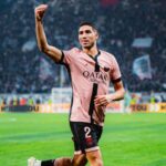 ** صورة أشرف حكيمي يلعب مع منتخب المغرب في كأس إفريقيا للأمم 2025.