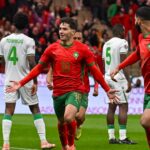 ** صورة نجم ريال مدريد إبراهيم دياز يتعرف على جماهير منتخب المغرب في كأس أمم أفريقيا 2025.