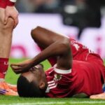 ** صورة لليفربول يلعب ضد توتنهام هوتسبير، مع إيزاك يلعب في المباراة.