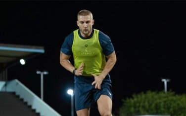 ### صورة للاعب بلاز كرامر مع الفريق الأخدود