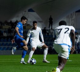 صورة للمباراة بين الهلال السعودي ونيوم.