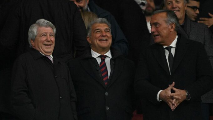 ** صورة للاعب أجاي تافاريز أثناء لعب مباراة مع نوريتش سيتي.