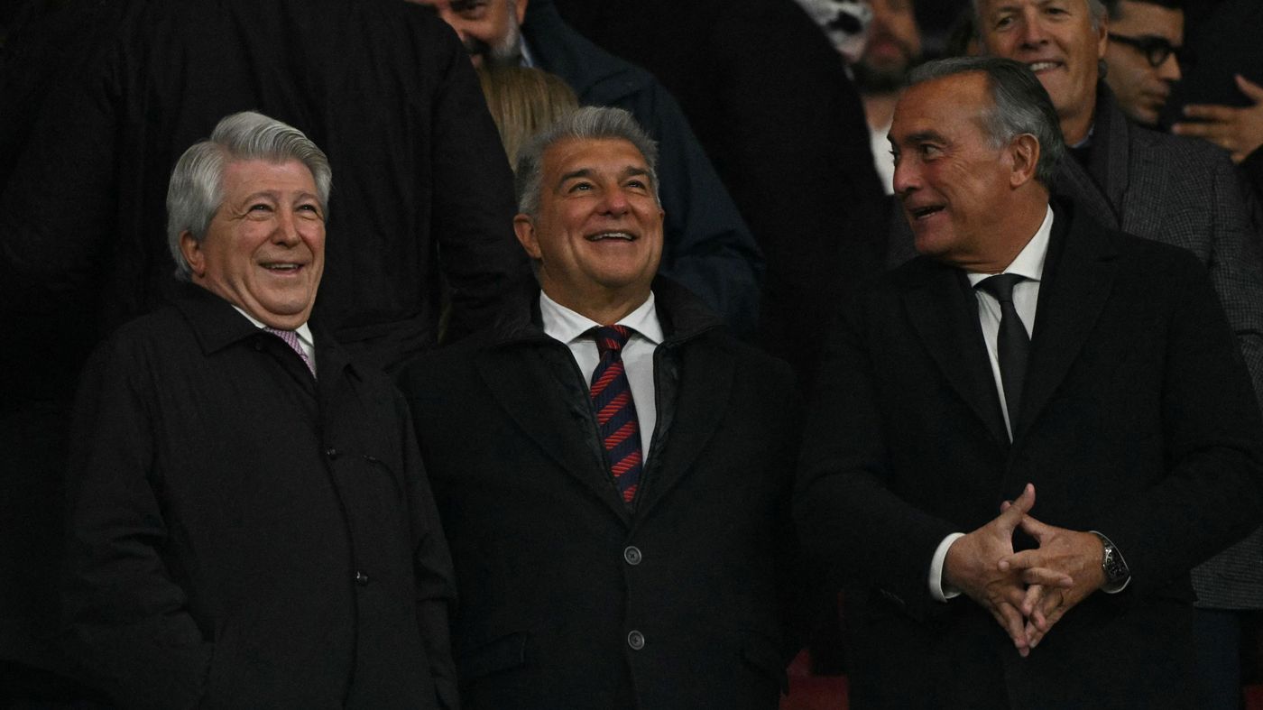 ** صورة للاعب أجاي تافاريز أثناء لعب مباراة مع نوريتش سيتي.