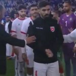 ** صورة للاعبي منتخب الأردن أثناء مرورهم بمنصة التتويج.