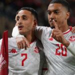 صورة للاعب إلياس العاشوري أثناء تسجيله هدف في المباراة.