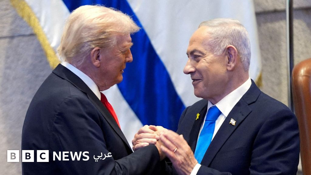 الرئيس الأمريكي دونالد ترامب ورئيس الوزراء الإسرائيلي بنيامين نتنياهو خلال لقاء في فلوريدا لمناقشة خطة غزة ومستقبل القطاع.