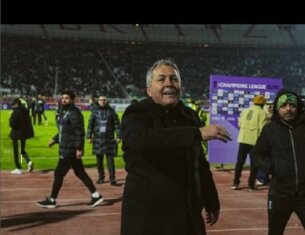 صورة لمدرب تراكتور الإيراني، دراغان سكوتشيتش، أثناء تصريح صحفي بعد فوز فريقه على الدحيل القطري.