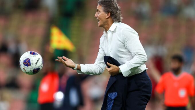 ** صورة لروبرتو مانشيني المدرب الإيطالي لفرق السد القطري.