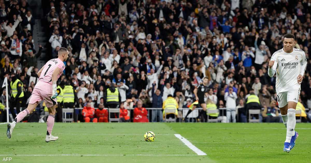 صورة لكيليان مبابي يحتفي بعد تسجيله الهدف الثاني في المباراة.