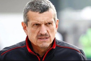 ** صورة غونتر ستاينر في منصعه في فريق هاس في الفورمولا 1.