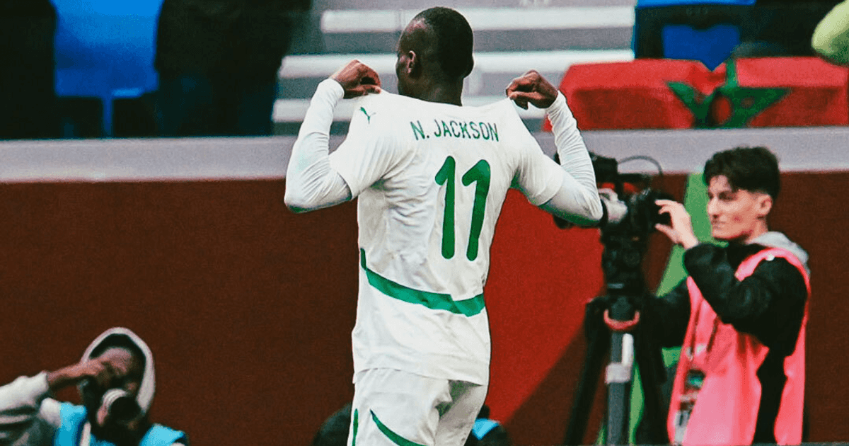صورة للاعب نيكولاس جاكسون يُسجل هدفاً في مباراة السنغال ضد بوتسوانا.