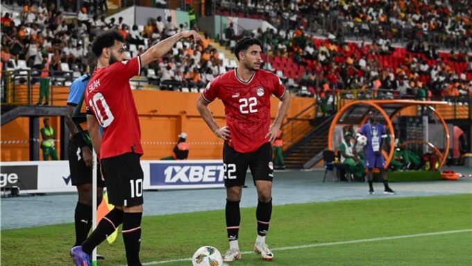 صورة للاعب حسام حسن في مباراة منتخب مصر في كأس أمم أفريقيا.