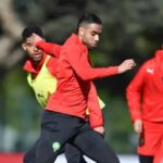 صورة للاعب يوسف بلعمري، لاعب الرجاء الرياضي، خلال مباراة منتخب المغرب أمام منتخب جزر القمر.