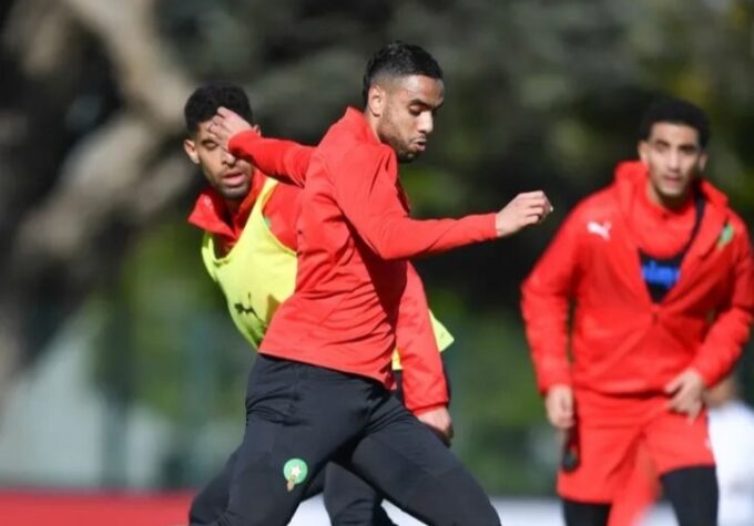 صورة للاعب يوسف بلعمري، لاعب الرجاء الرياضي، خلال مباراة منتخب المغرب أمام منتخب جزر القمر.