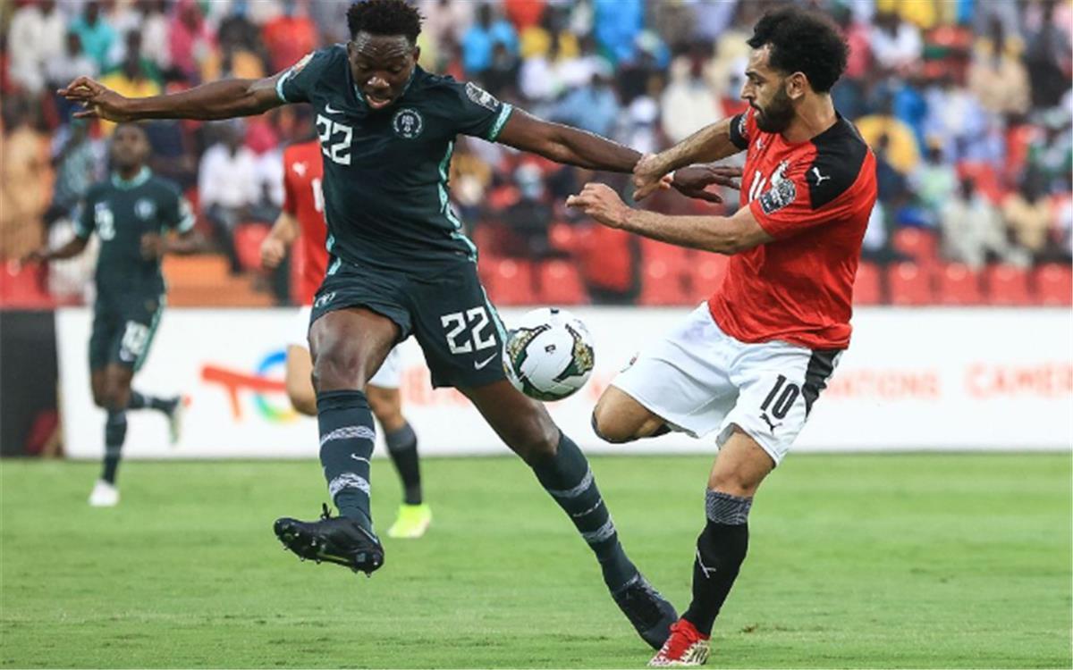 ** صورة للاعبين منتخب مصر والنيجيري أثناء تدريباتهم قبل المباراة.