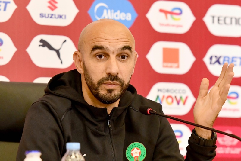 ** الصورة الترويجية لكأس إفريقيا, التي تظهر لاعبي المنتخب المغربي في إطار من الإثارة والتشويق.