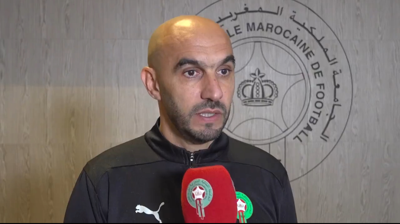 ** صورة وليد الركراكي خلال مؤتمر صحفي.