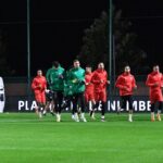 صورة للاعبين في الحصة التدريبية بمركب محمد السادس لكرة القدم بالمعمورة، في أجواء اتسمت بالجدية والتركيز.