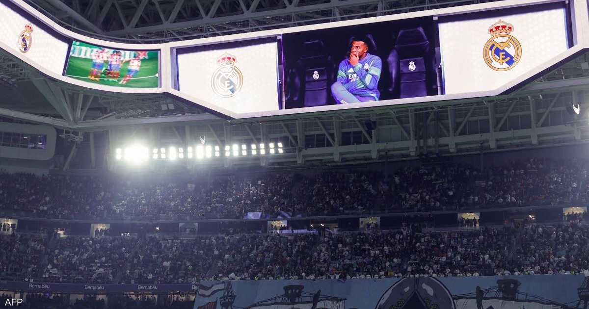 ** ملعب سانتياغو برنابيو في مدريد, ملعب الحسن الثاني في الدار البيضاء.