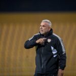 ** صورة لمدرب منتخب الإمارات أولاريو كوزمين في الندوة الصحافية بعد خروج الفريق من نصف نهائي كأس العرب.