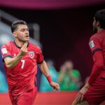 ** صورة للاعب نزار الرشدان يُسجل هدف الفوز في مباراة الأردن ضد السعودية في كأس العرب.