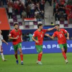 ** صورة الفريق الوطني المغربي بعد إنجازهم في مباراة الدور نصف النهائي لمسابقة كأس العرب قطر 2025.
