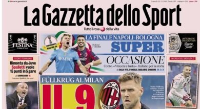 ** صورة للاعبين في المباراة النهائية, أو صورة للاعبي كرة القدم, أو صورة للاعب في المباراة النهائية.