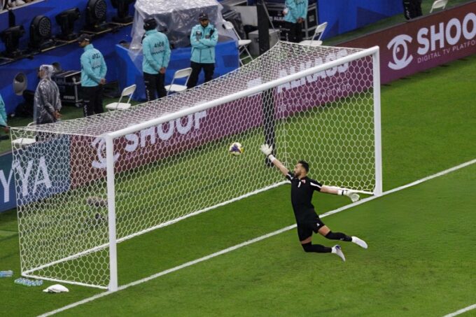 ** صورة حارس النشامى يزيد أبو ليلى خلال المباراة النهائية من كأس العرب 2025.