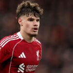 ** الصورة هي لجون آرنه ريزه، المدافع السابق لنادي ليفربول.