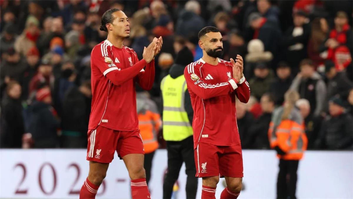 صورة محمد صلاح يلعب مع ليفربول