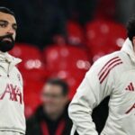 ** صورة محمد صلاح يلعب مع فريق ليفربول.