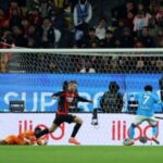 لاعبو نابولي يحتفلون بعد الفوز في نهائي كأس السوبر الايطالي.