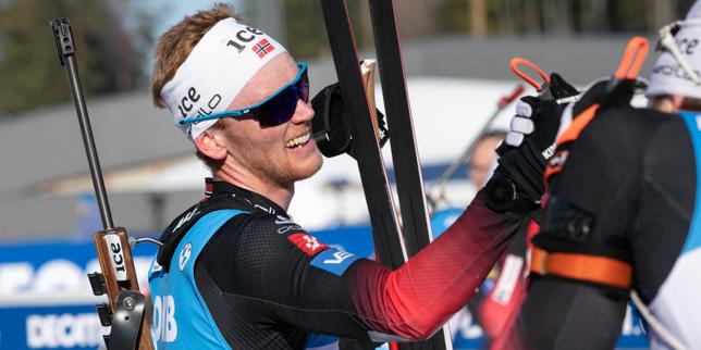 Biathlète norvégien Sivert Bakken en action.