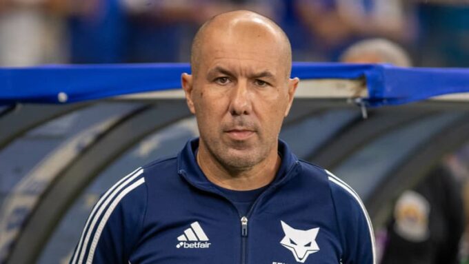 L'entraîneur Leonardo Jardim sur le banc de jeu.