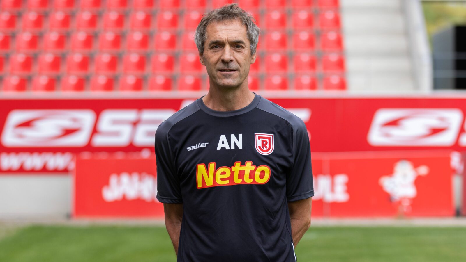 Alt text for the image: Dr. Andreas Harlass-Neuking, team doctor of Jahn Regensburg, wins 2025 FIFA Fair Play Award.