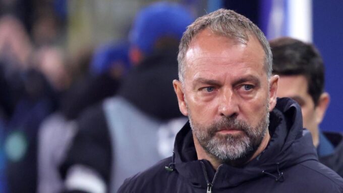 Hansi Flick sur le banc de touche du Barça.