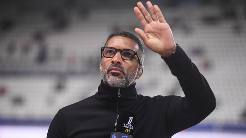 L'entraîneur Habib Beye sur le banc de touche du Stade Rennais.